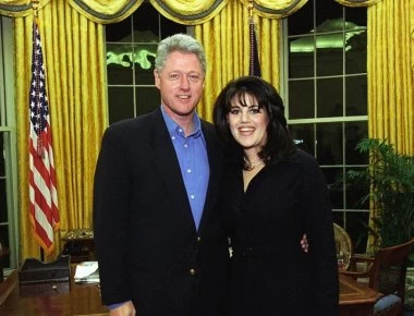 Ο λεκές που έμεινε στην ιστορία - 21 χρόνια από το σκάνδαλο Κλίντον-Λεβίνσκι (φώτο)